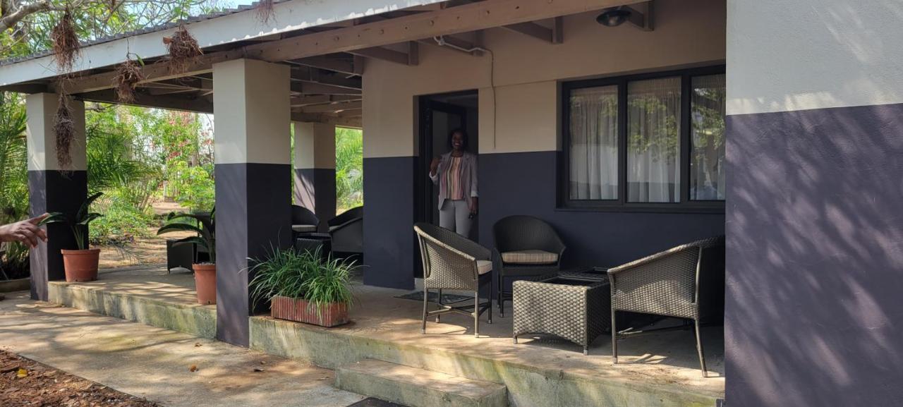 Livivane Guest House Simunye Luaran gambar